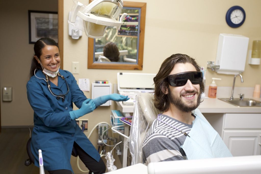 What You Need To Know About Extracting Baby Teeth